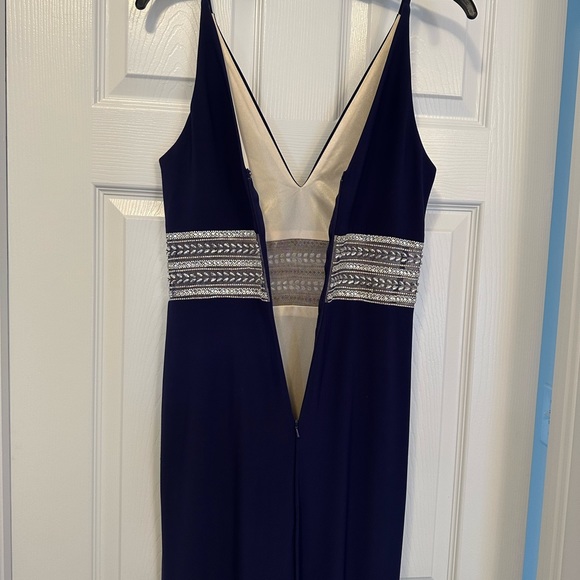 Beautiful eggplant evening gown - Picture 8 of 8